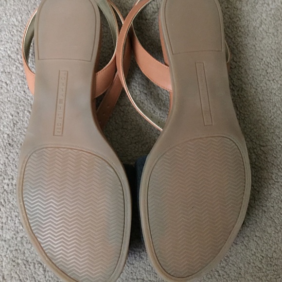 Tommy Hilfiger snake print wrap around sandal. - Picture 2 of 3